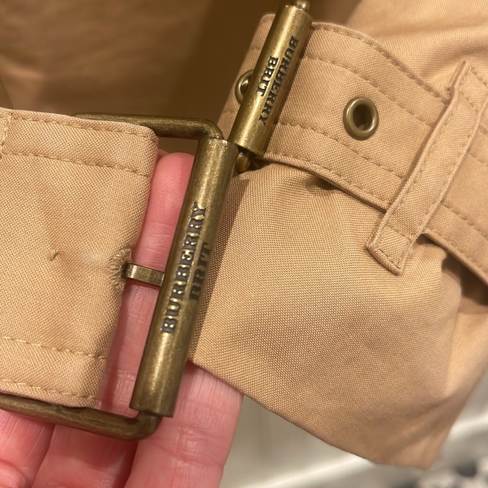 Burberry Tan Trench Coat with Brown Lining - Picture 8 of 14